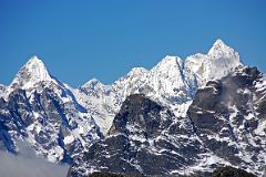 Kongma La 05 Drangnag Ri, Gauri Shankar East Face, Kang Korob, Menlungtse West and Main Summits Close Up.jpg